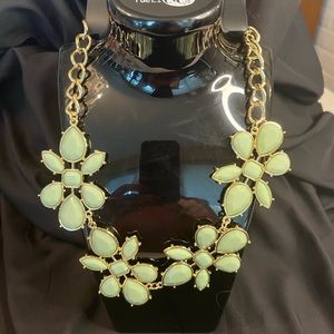 Fashion jewelry green flower necklace